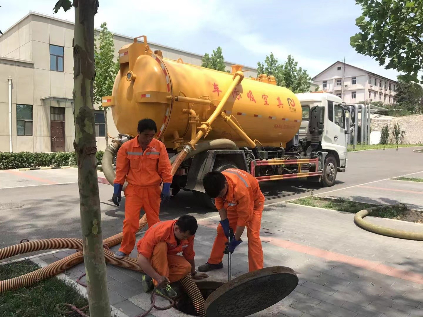 梁山化粪池清理与5-8吨吸粪车施工效率分析